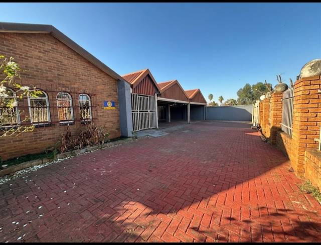 3 BEDROOM HOUSE FOR SALE IN VANDERBIJLPARK SE 6